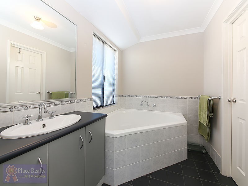 8 Murrin Loop, Lakelands WA 6180