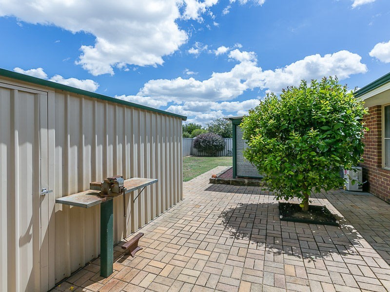 4 Gilling Place, Orelia WA 6167