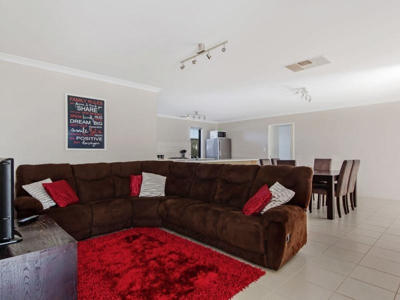 6 Liddell Link, Lakelands WA 6180