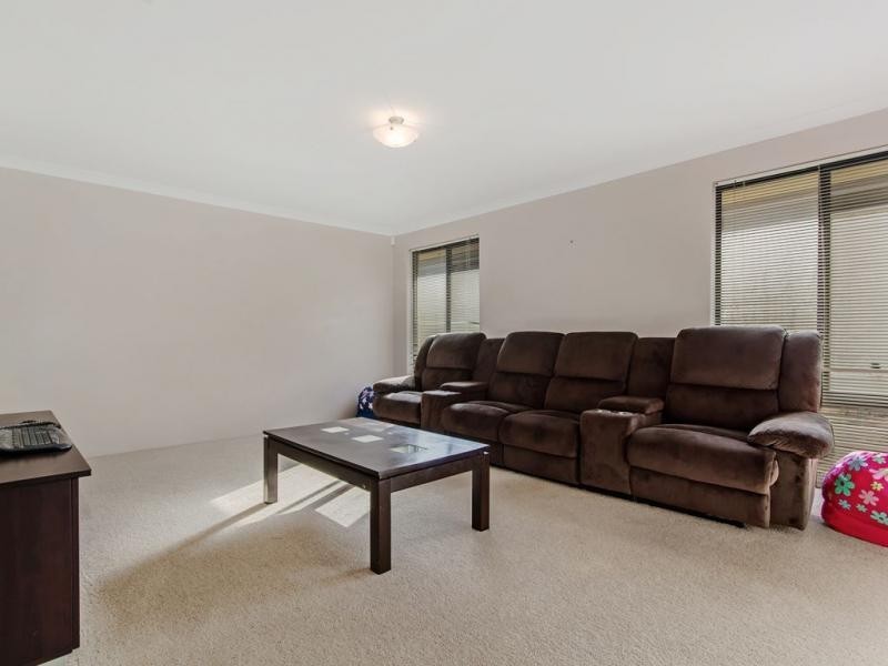 6 Liddell Link, Lakelands WA 6180