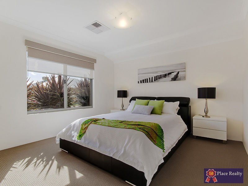 74 Highcliffe Circle, Lakelands WA 6180