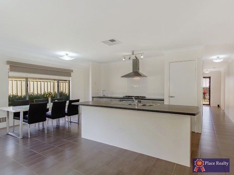 74 Highcliffe Circle, Lakelands WA 6180