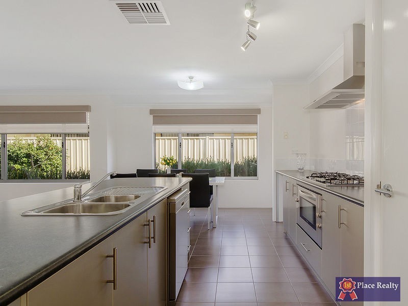 74 Highcliffe Circle, Lakelands WA 6180