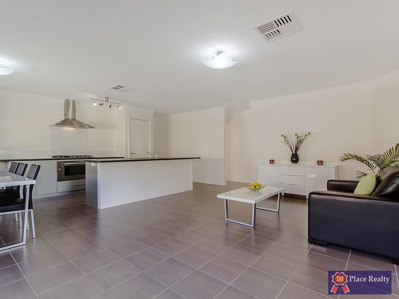 74 Highcliffe Circle, Lakelands WA 6180