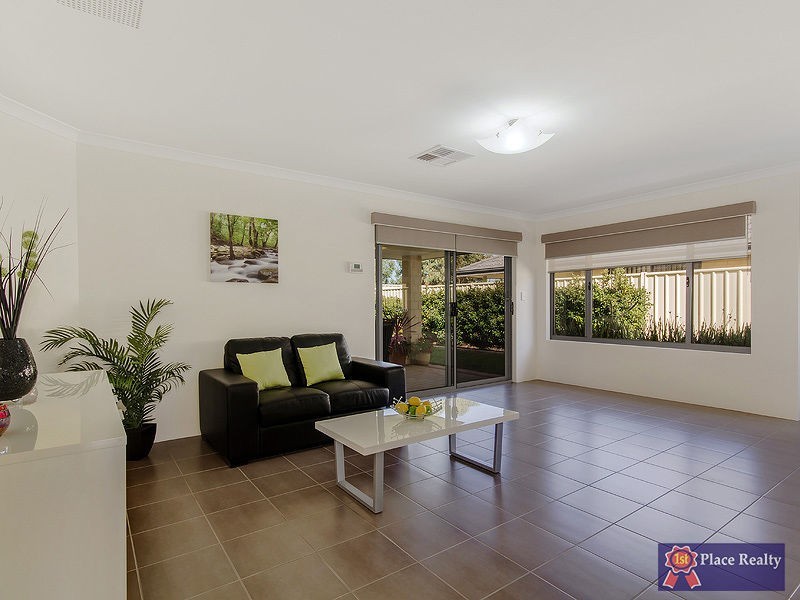 74 Highcliffe Circle, Lakelands WA 6180