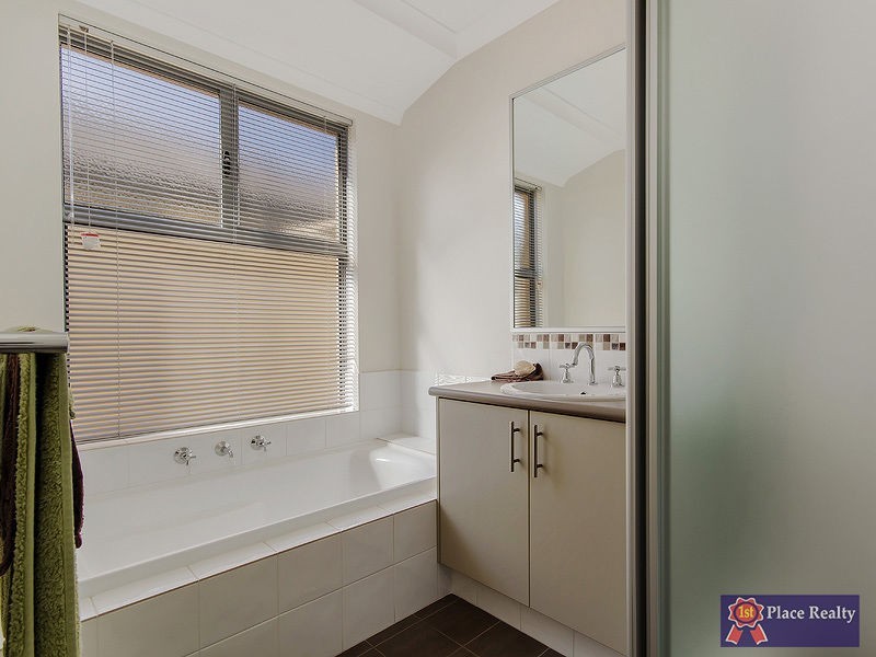 74 Highcliffe Circle, Lakelands WA 6180