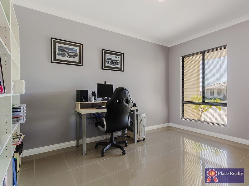 17 Scottsdale Turn, Meadow Springs WA 6210