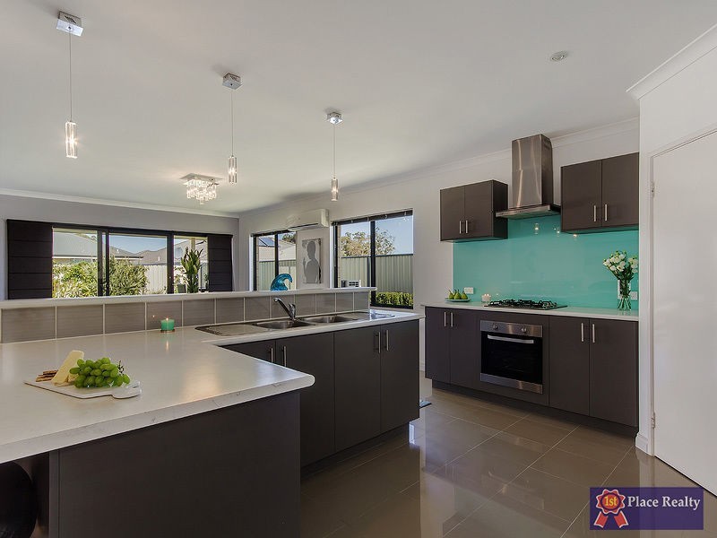 17 Scottsdale Turn, Meadow Springs WA 6210