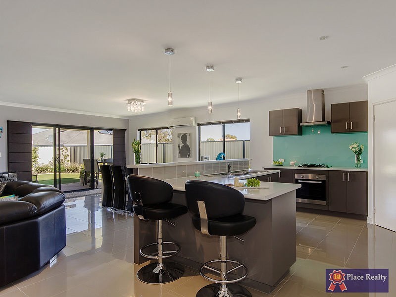 17 Scottsdale Turn, Meadow Springs WA 6210