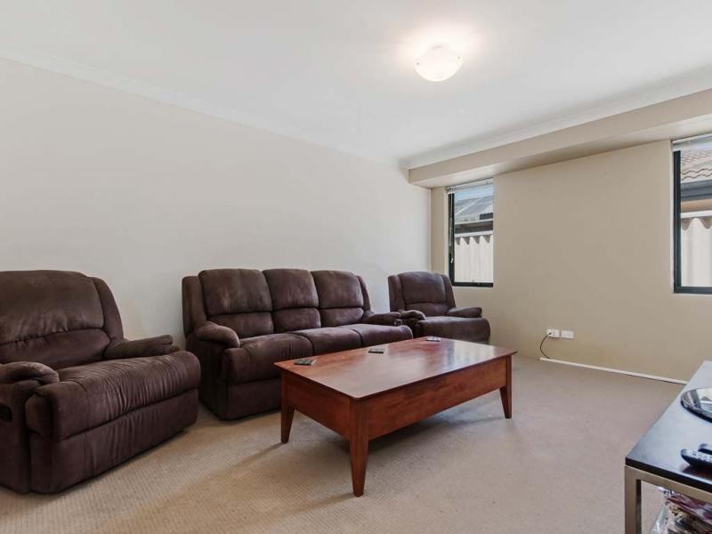 9 Zaragoza Drive, Port Kennedy WA 6172