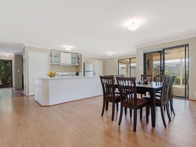 9 Zaragoza Drive, Port Kennedy WA 6172
