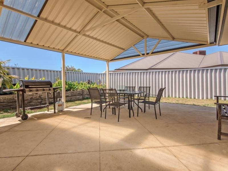 9 Zaragoza Drive, Port Kennedy WA 6172