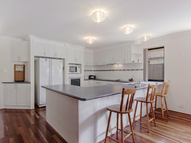 32 Kingaroy Drive, Baldivis WA 6171