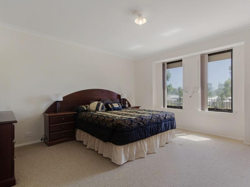 32 Kingaroy Drive, Baldivis WA 6171