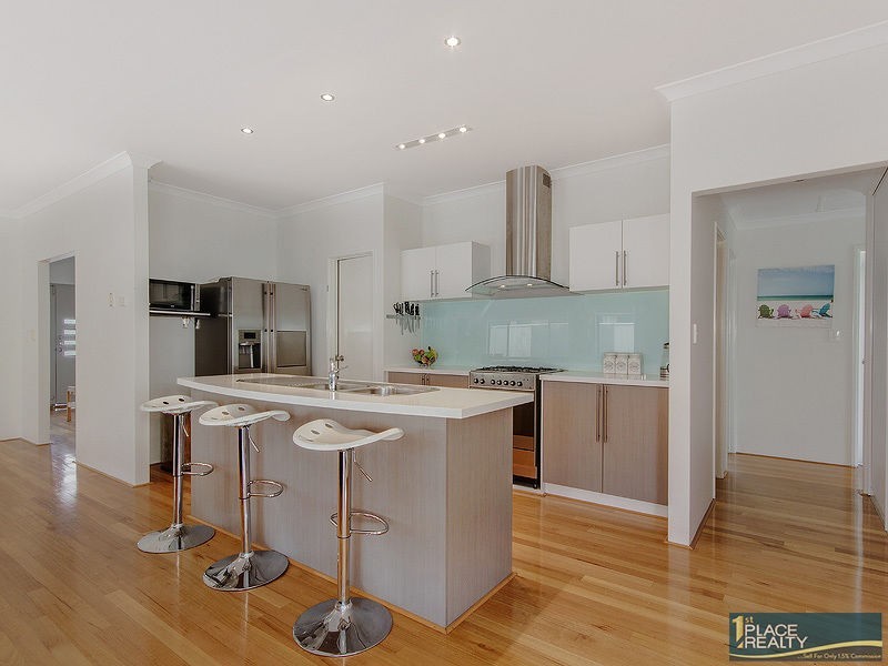 87 Warburton Trail, Lakelands WA 6180