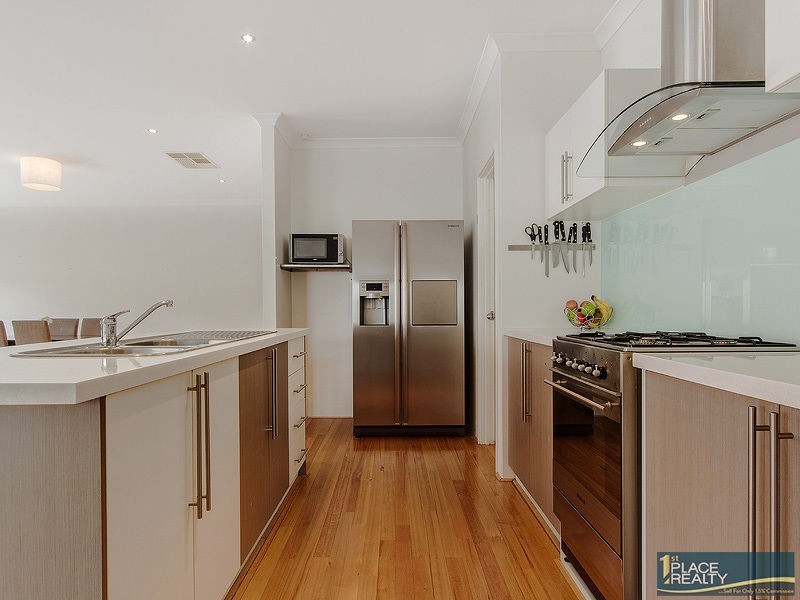 87 Warburton Trail, Lakelands WA 6180