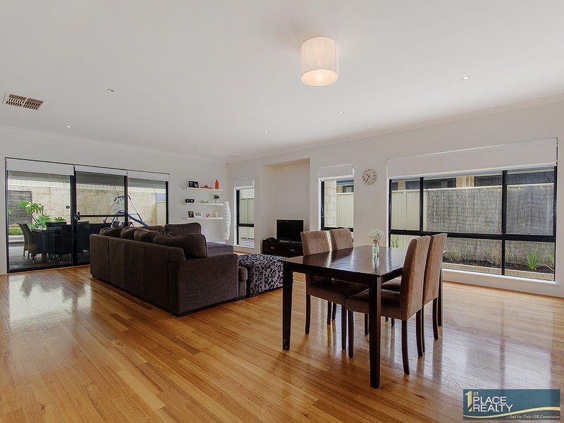 87 Warburton Trail, Lakelands WA 6180