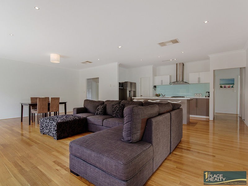 87 Warburton Trail, Lakelands WA 6180