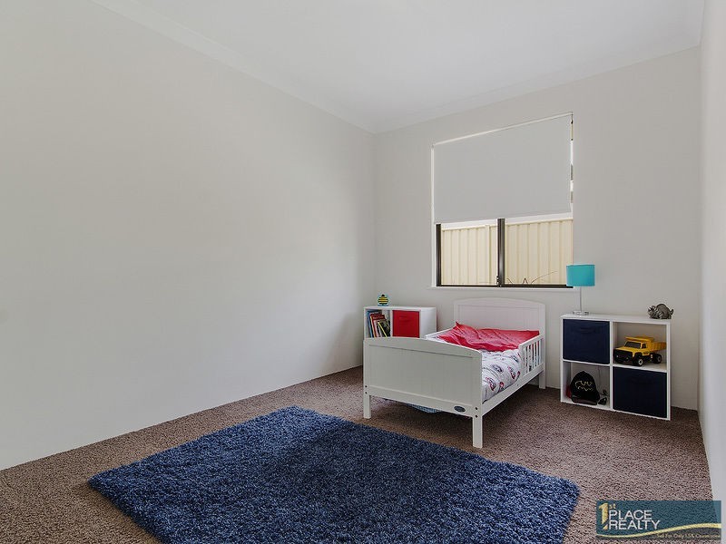 87 Warburton Trail, Lakelands WA 6180