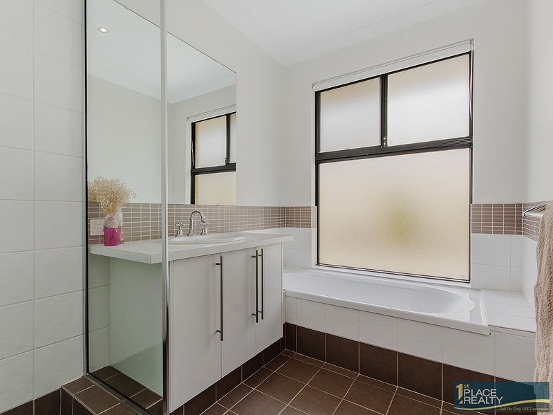 87 Warburton Trail, Lakelands WA 6180