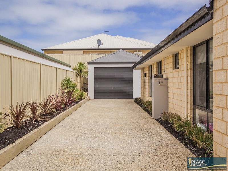 87 Warburton Trail, Lakelands WA 6180