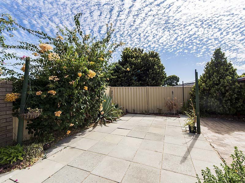 1/2 Corringle Grove, South Lake WA 6164