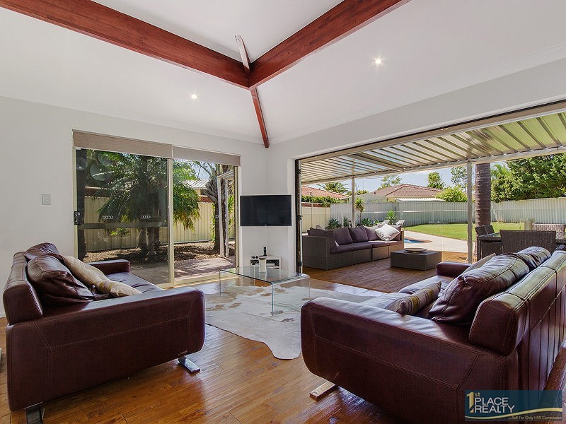 17 Rochester Way, Meadow Springs WA 6210