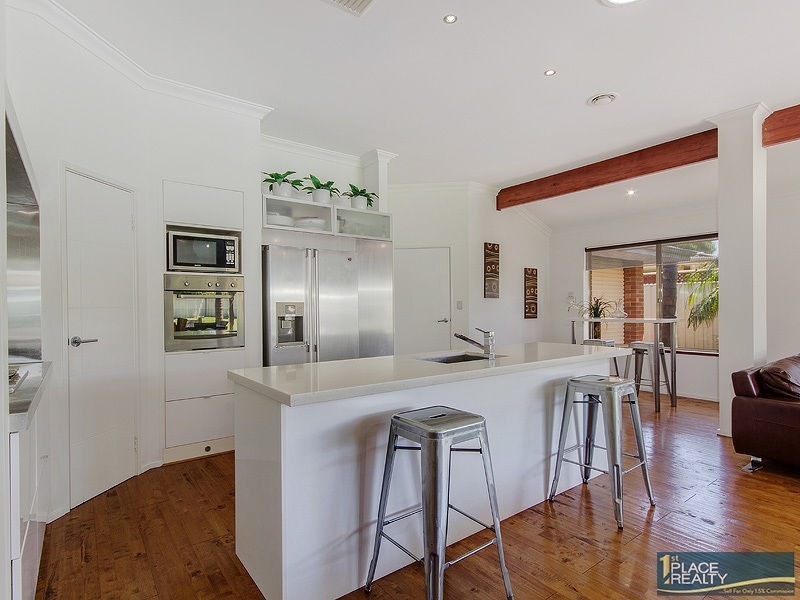 17 Rochester Way, Meadow Springs WA 6210