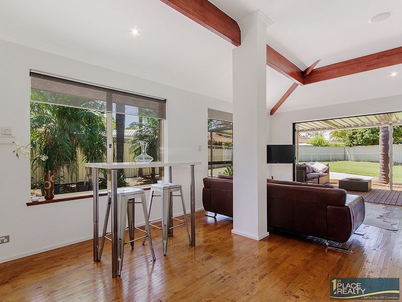 17 Rochester Way, Meadow Springs WA 6210