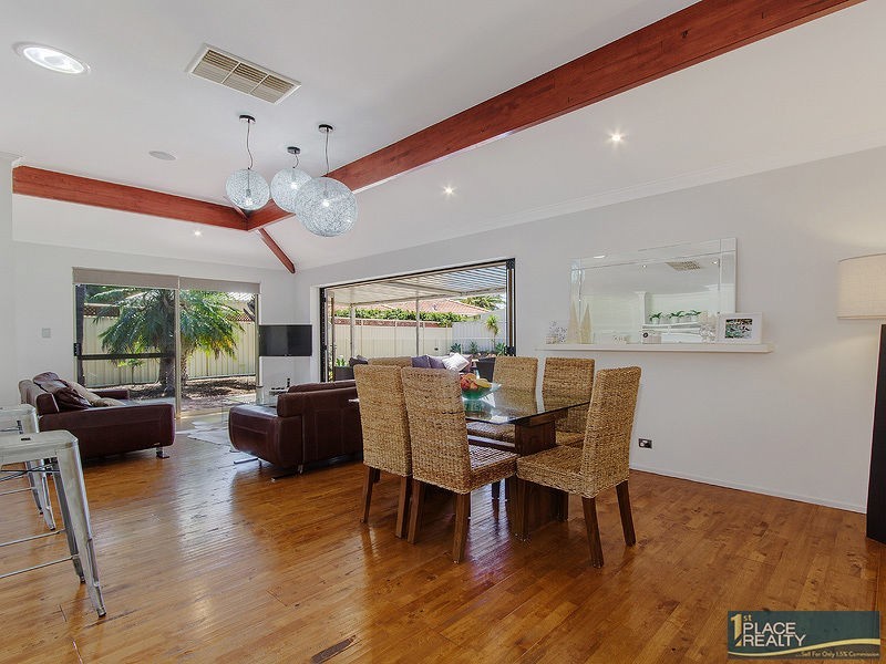 17 Rochester Way, Meadow Springs WA 6210