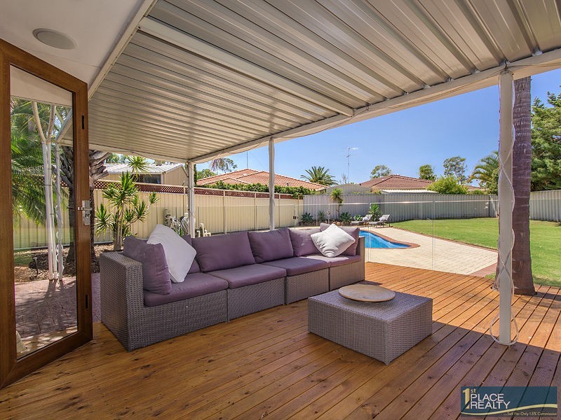 17 Rochester Way, Meadow Springs WA 6210