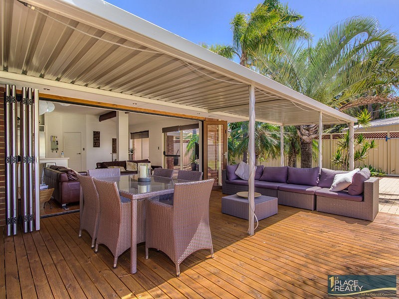 17 Rochester Way, Meadow Springs WA 6210