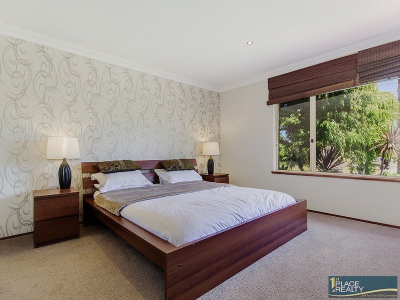 17 Rochester Way, Meadow Springs WA 6210