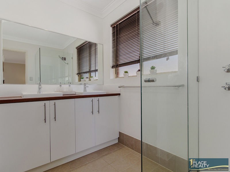 17 Rochester Way, Meadow Springs WA 6210