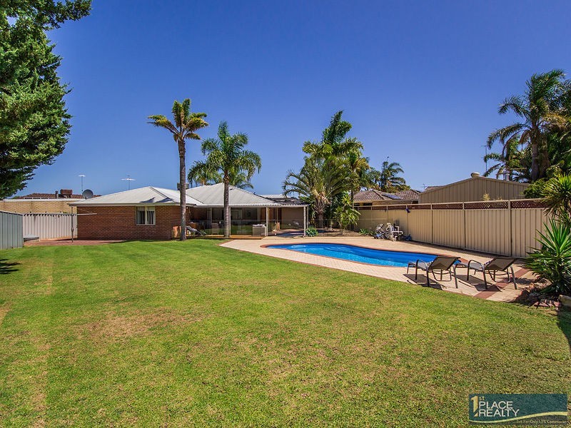 17 Rochester Way, Meadow Springs WA 6210