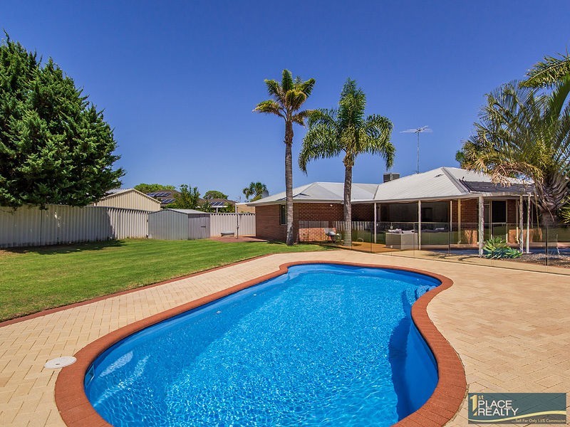 17 Rochester Way, Meadow Springs WA 6210