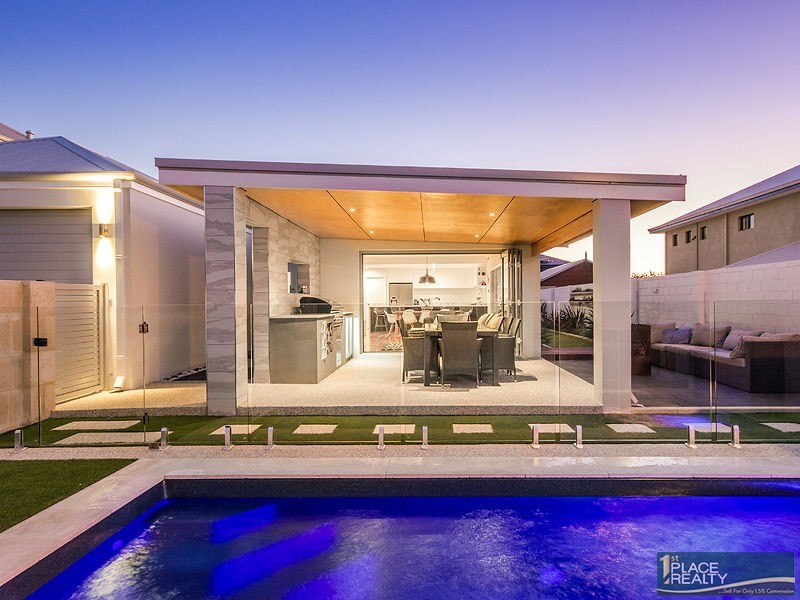 10 Frigate Way, Wannanup WA 6210