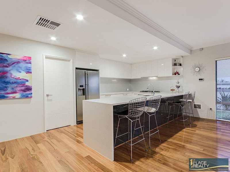 10 Frigate Way, Wannanup WA 6210