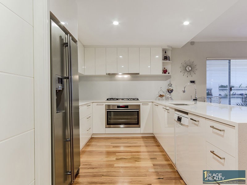 10 Frigate Way, Wannanup WA 6210
