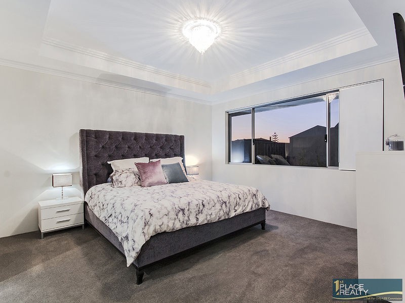 10 Frigate Way, Wannanup WA 6210