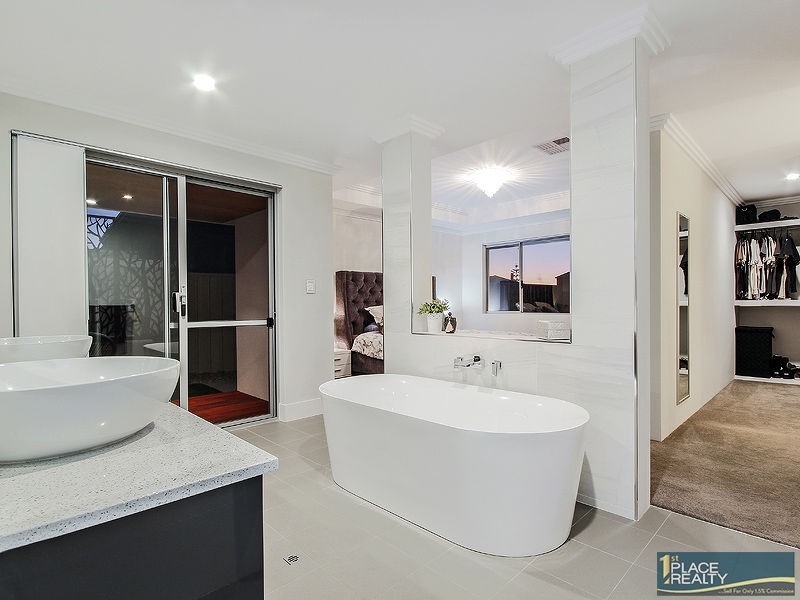 10 Frigate Way, Wannanup WA 6210
