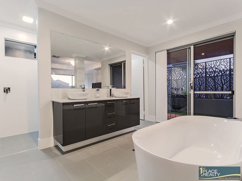 10 Frigate Way, Wannanup WA 6210