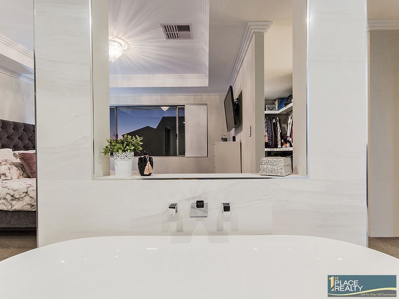 10 Frigate Way, Wannanup WA 6210