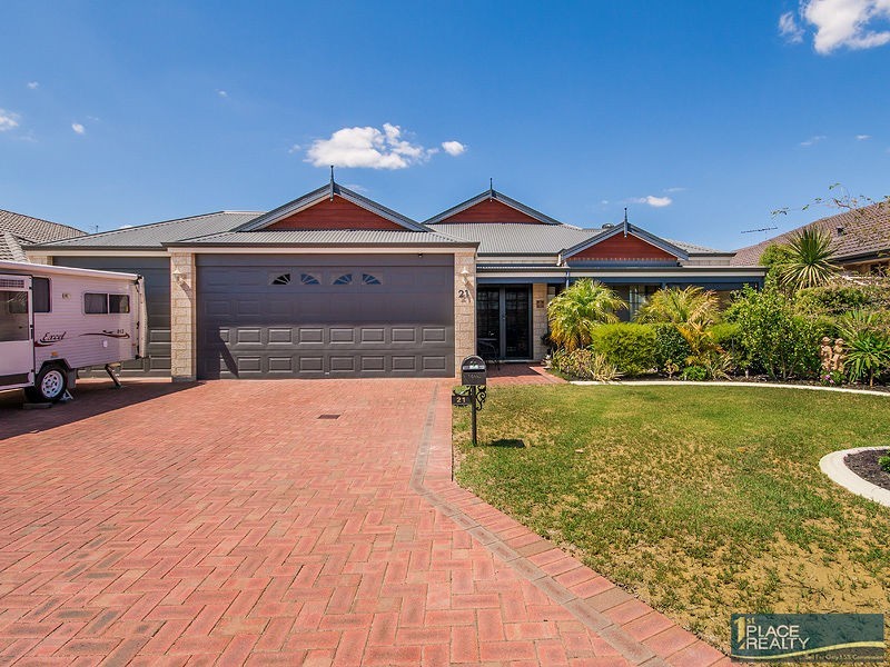 21 Tandure Heights, Lakelands WA 6180