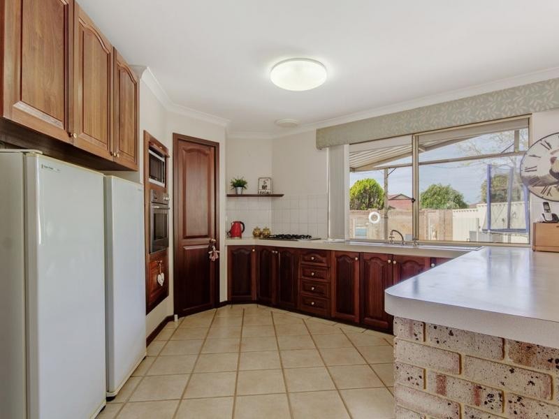 27 Cumberland Way, Waikiki WA 6169