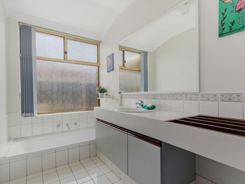 27 Cumberland Way, Waikiki WA 6169