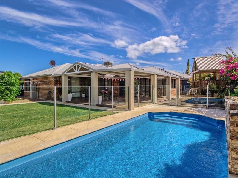 24 Rochefort Retreat, Port Kennedy WA 6172