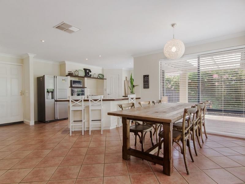 24 Rochefort Retreat, Port Kennedy WA 6172