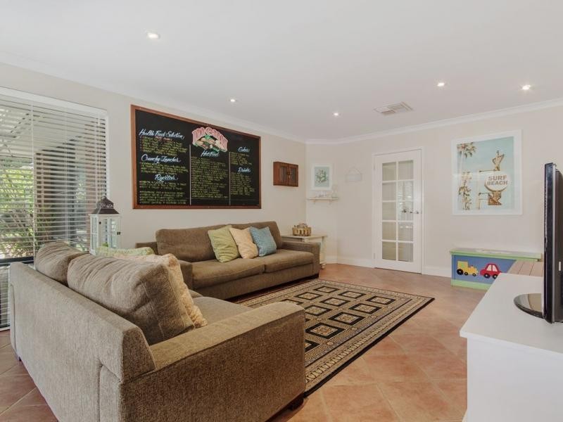 24 Rochefort Retreat, Port Kennedy WA 6172