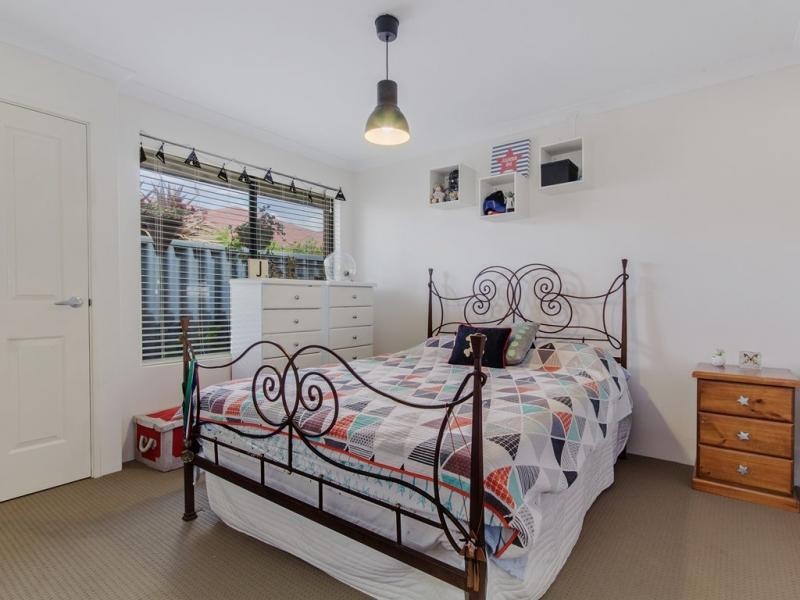 24 Rochefort Retreat, Port Kennedy WA 6172